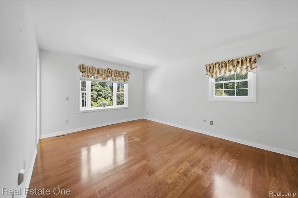 11075 Shadywood Drive Brighton Township, MI 48114