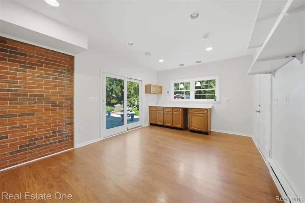 11075 Shadywood Drive Brighton Township, MI 48114
