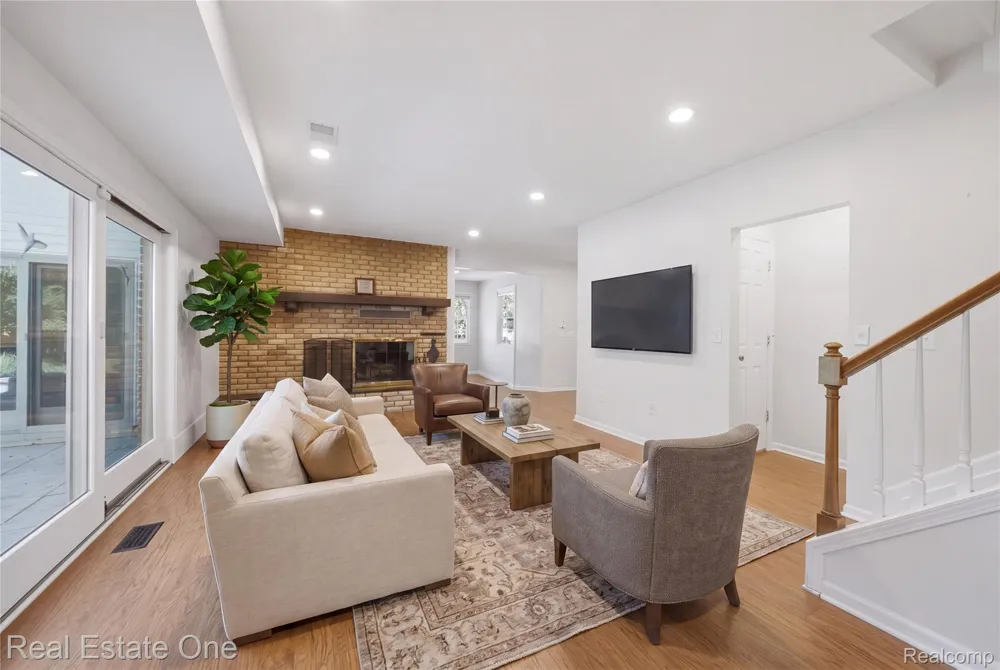 11075 Shadywood Drive Brighton Township, MI 48114