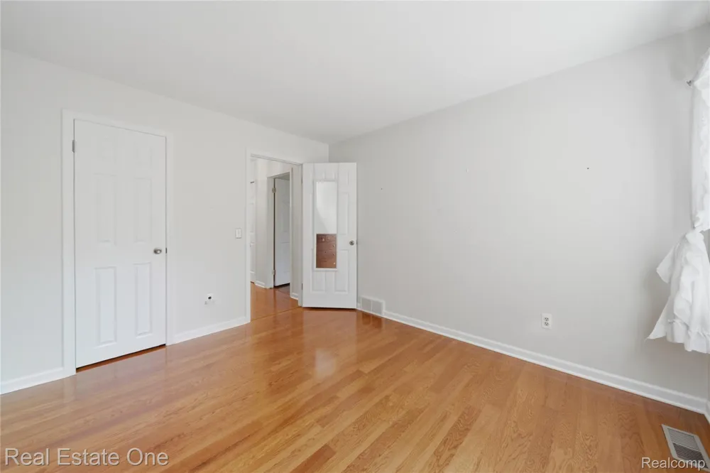11075 Shadywood Drive Brighton Township, MI 48114