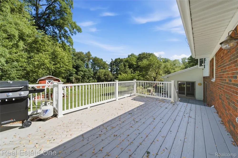 11075 Shadywood Drive Brighton Township, MI 48114
