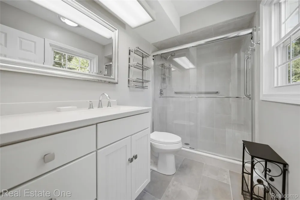 11075 Shadywood Drive Brighton Township, MI 48114