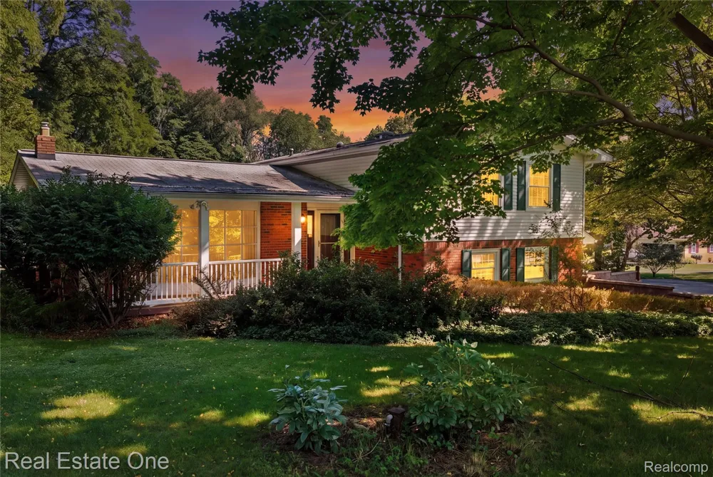 11075 Shadywood Drive Brighton Township, MI 48114