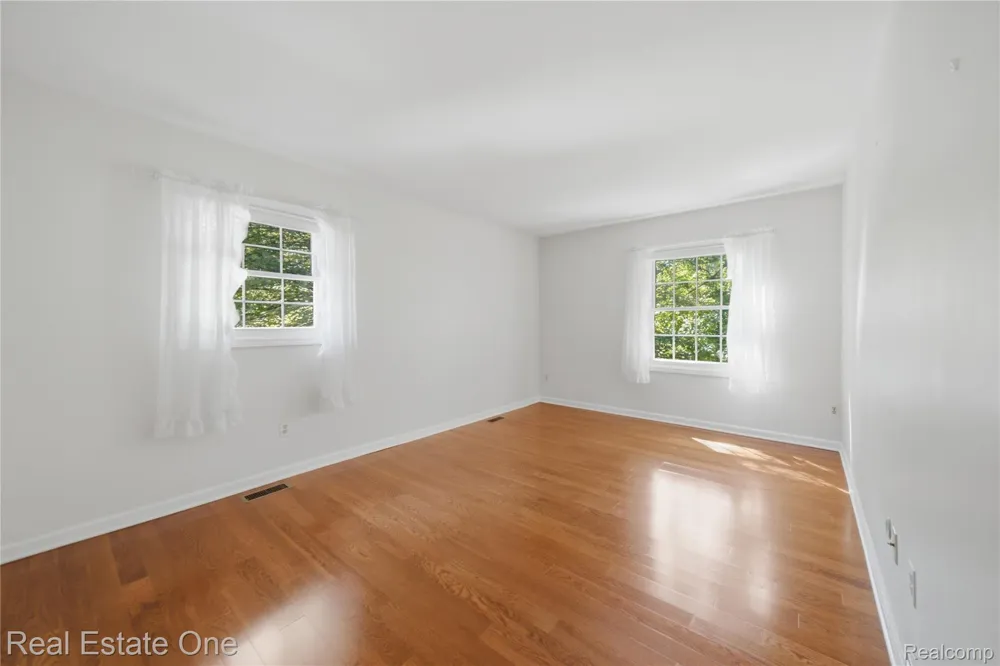 11075 Shadywood Drive Brighton Township, MI 48114
