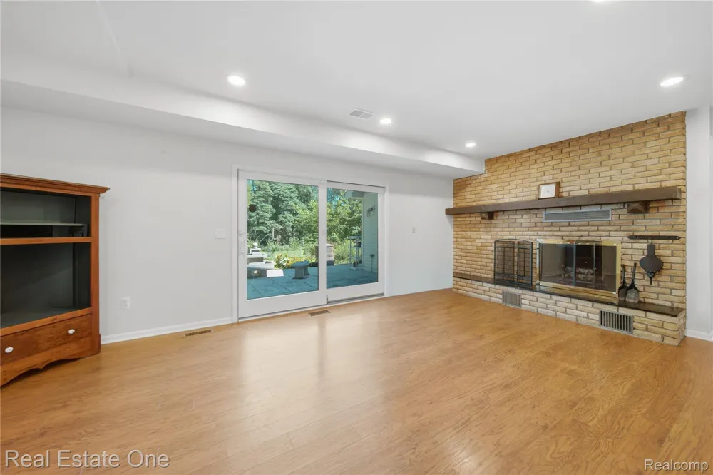 11075 Shadywood Drive Brighton Township, MI 48114