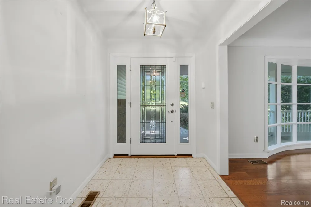 11075 Shadywood Drive Brighton Township, MI 48114