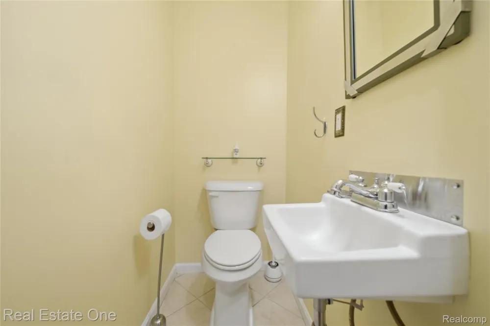 11075 Shadywood Drive Brighton Township, MI 48114