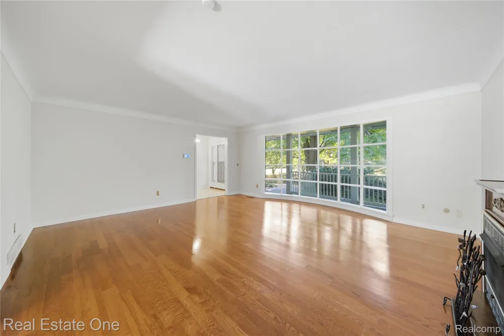 11075 Shadywood Drive Brighton Township, MI 48114
