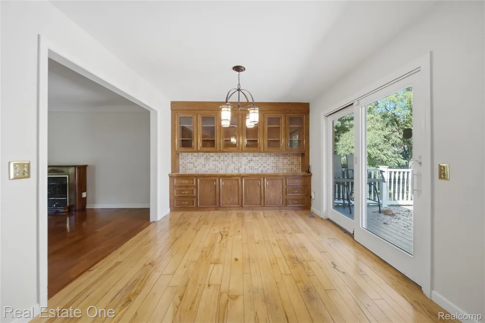 11075 Shadywood Drive Brighton Township, MI 48114