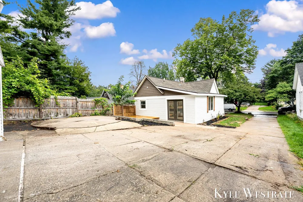 629 Harlan Avenue NE Grand Rapids City, MI 49503