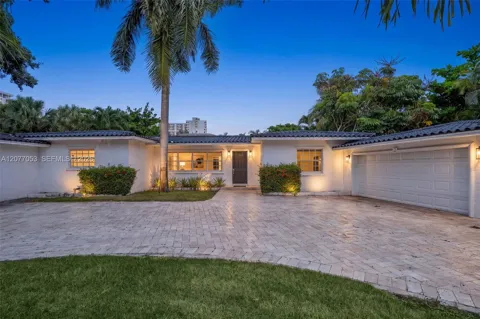 1308 Seabreeze Blvd