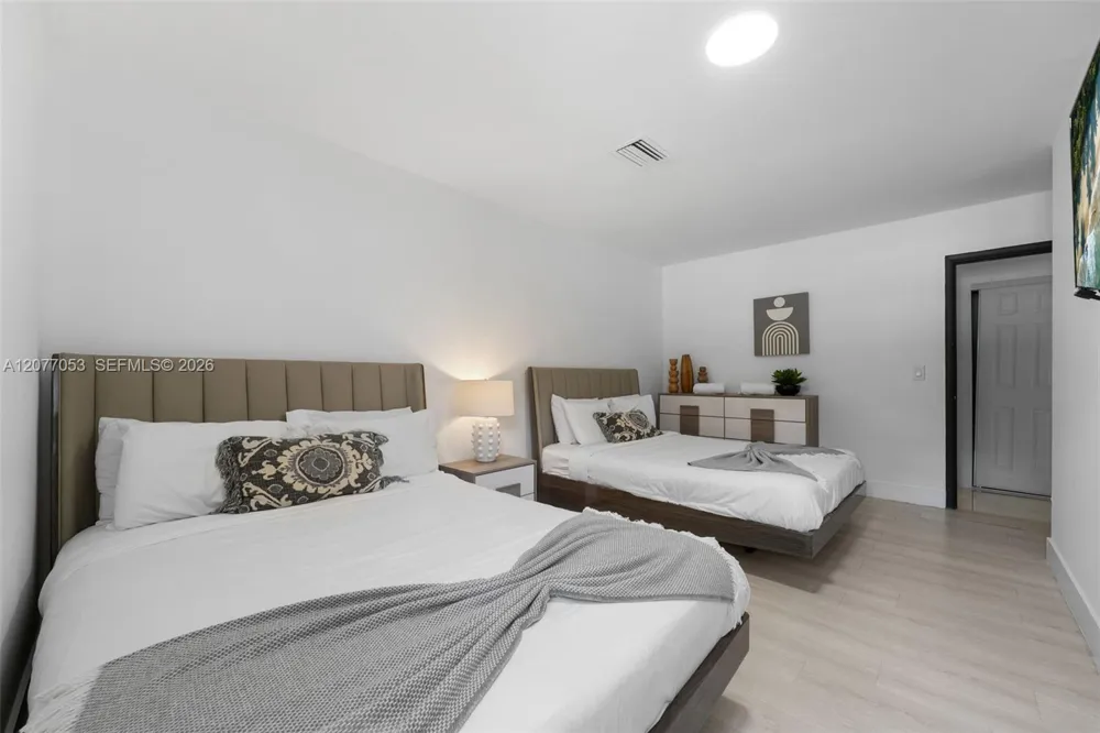 1308 Seabreeze Blvd Fort Lauderdale, FL 33316