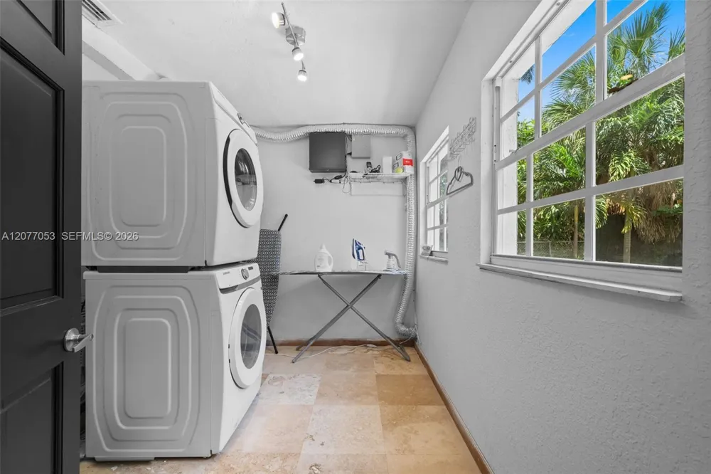 1308 Seabreeze Blvd Fort Lauderdale, FL 33316