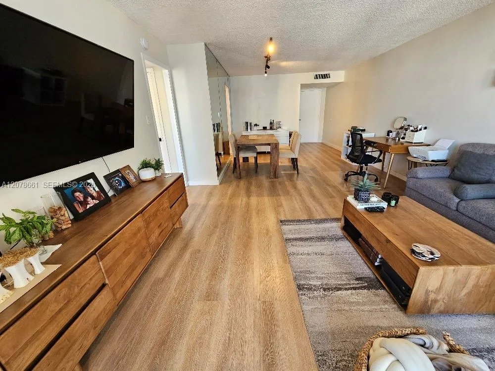 18061 Biscayne Blvd #1602 Aventura, FL 33160