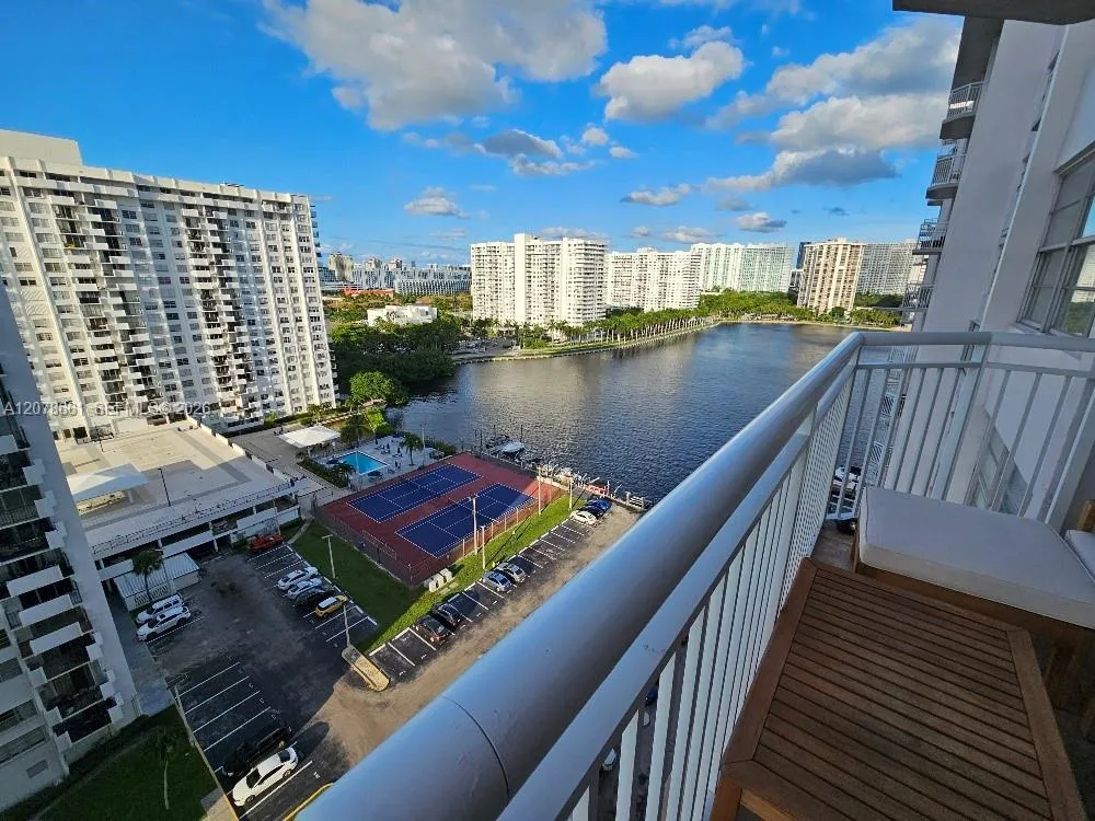 18061 Biscayne Blvd #1602 Aventura, FL 33160