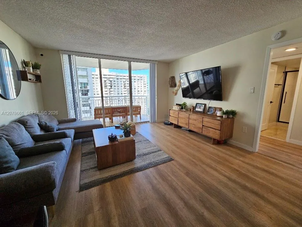 18061 Biscayne Blvd #1602 Aventura, FL 33160