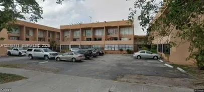1305 W 46th St #221