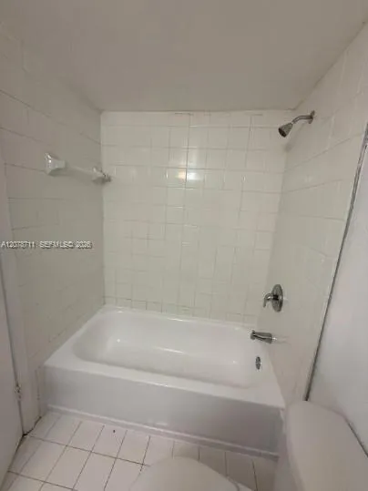 1305 W 46th St #221 Hialeah, FL 33012
