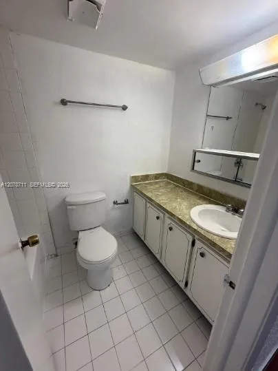 1305 W 46th St #221 Hialeah, FL 33012