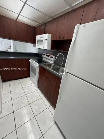 1305 W 46th St #221 Hialeah, FL 33012