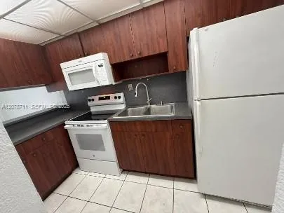 1305 W 46th St #221 Hialeah, FL 33012