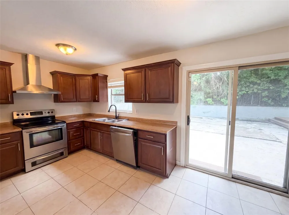 7018 LYNWOOD DRIVE Tampa, FL 33637