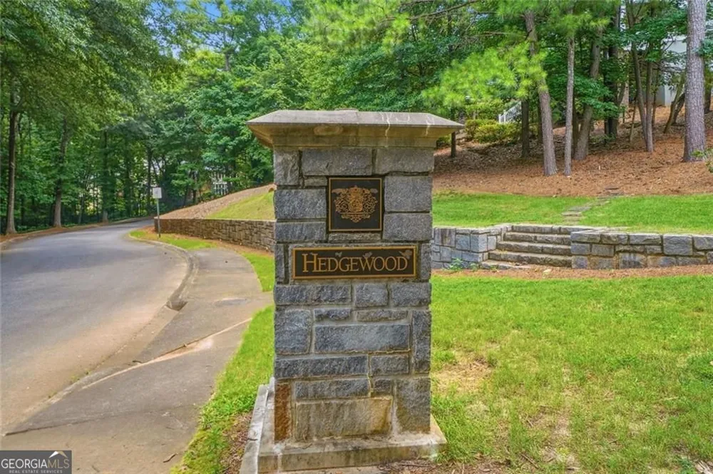 1445 Hedgewood LN NW Kennesaw, GA 30152