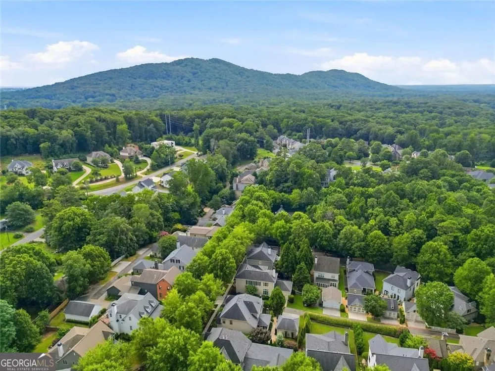 1445 Hedgewood LN NW Kennesaw, GA 30152