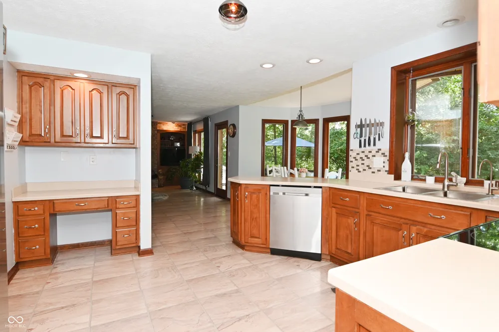 6572 Kings Court Avon, IN 46123
