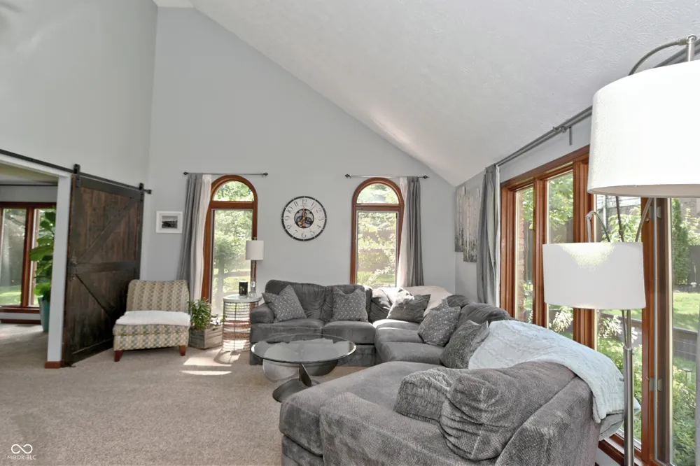 6572 Kings Court Avon, IN 46123