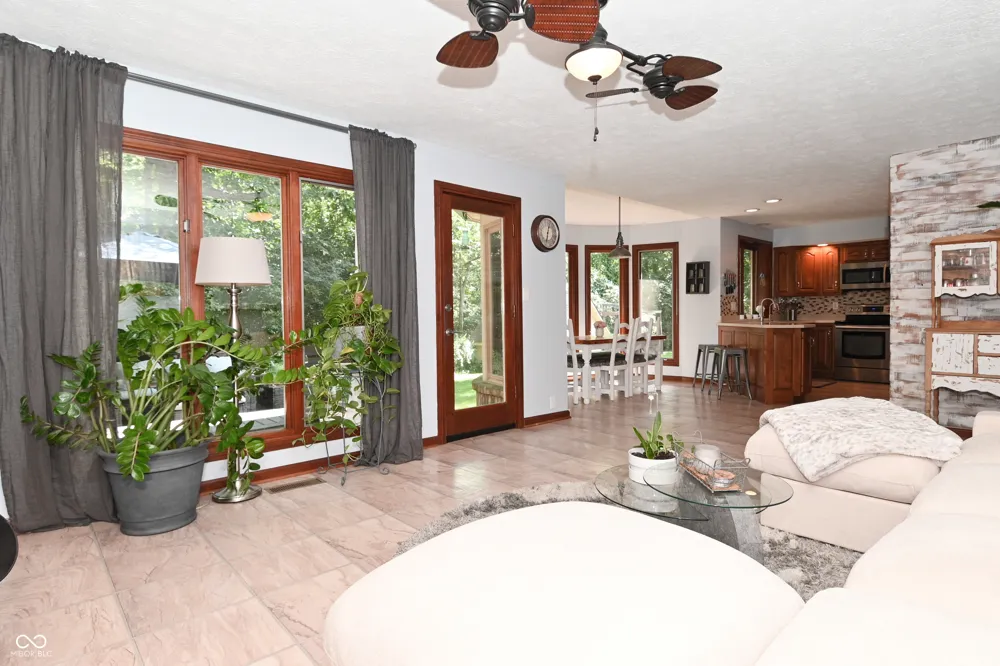 6572 Kings Court Avon, IN 46123
