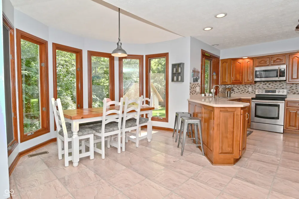 6572 Kings Court Avon, IN 46123