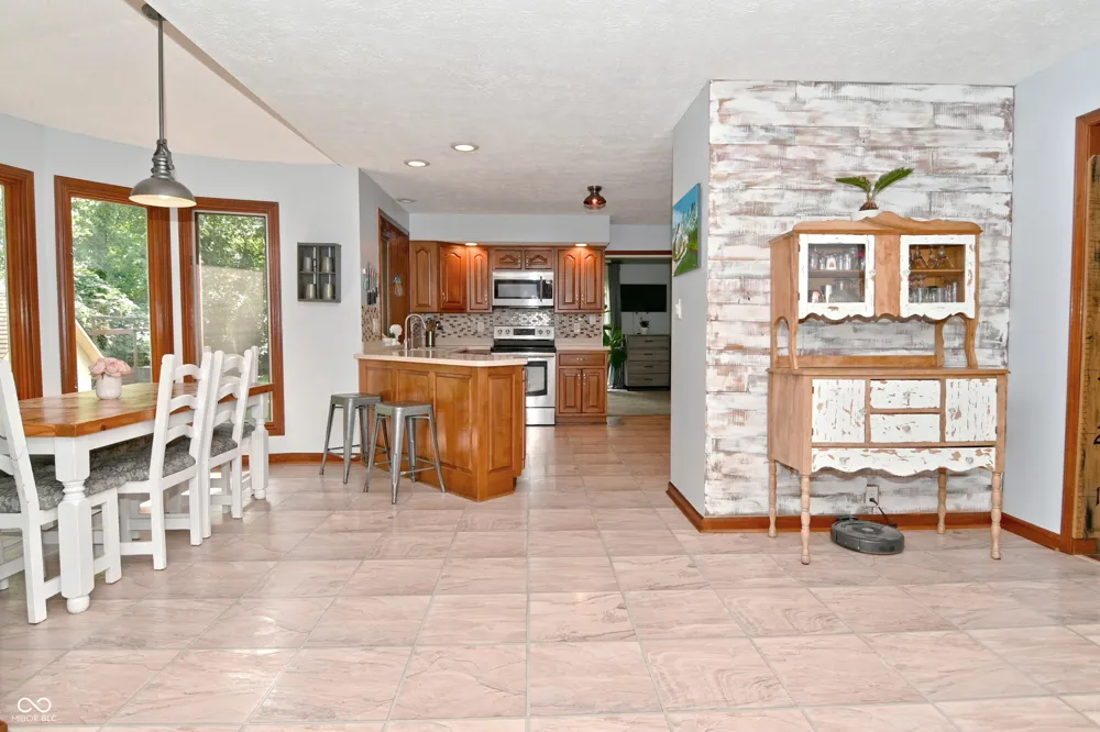 6572 Kings Court Avon, IN 46123