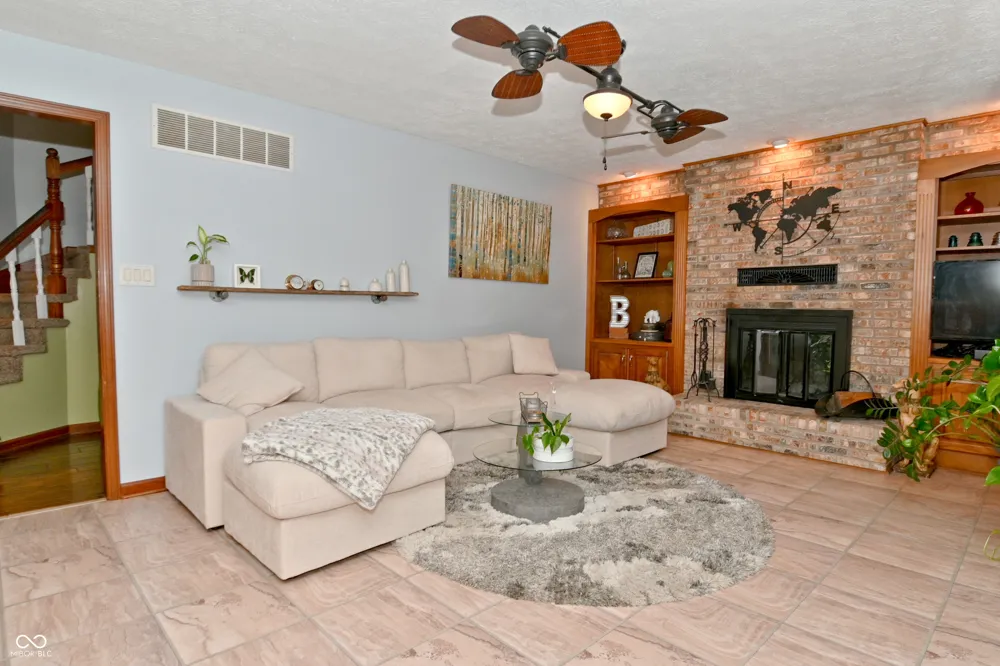 6572 Kings Court Avon, IN 46123