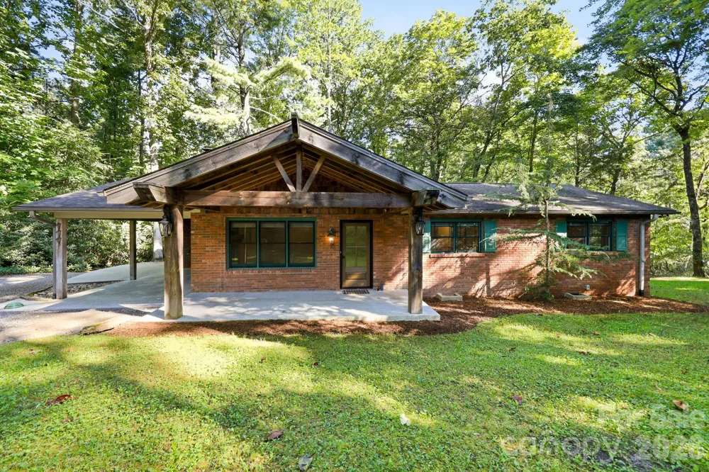 151 Ridgewood Acres Drive Hendersonville, NC 28792