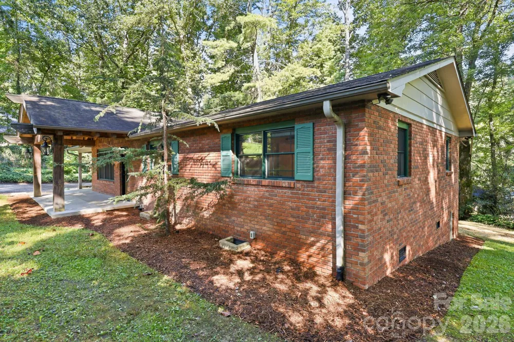 151 Ridgewood Acres Drive Hendersonville, NC 28792