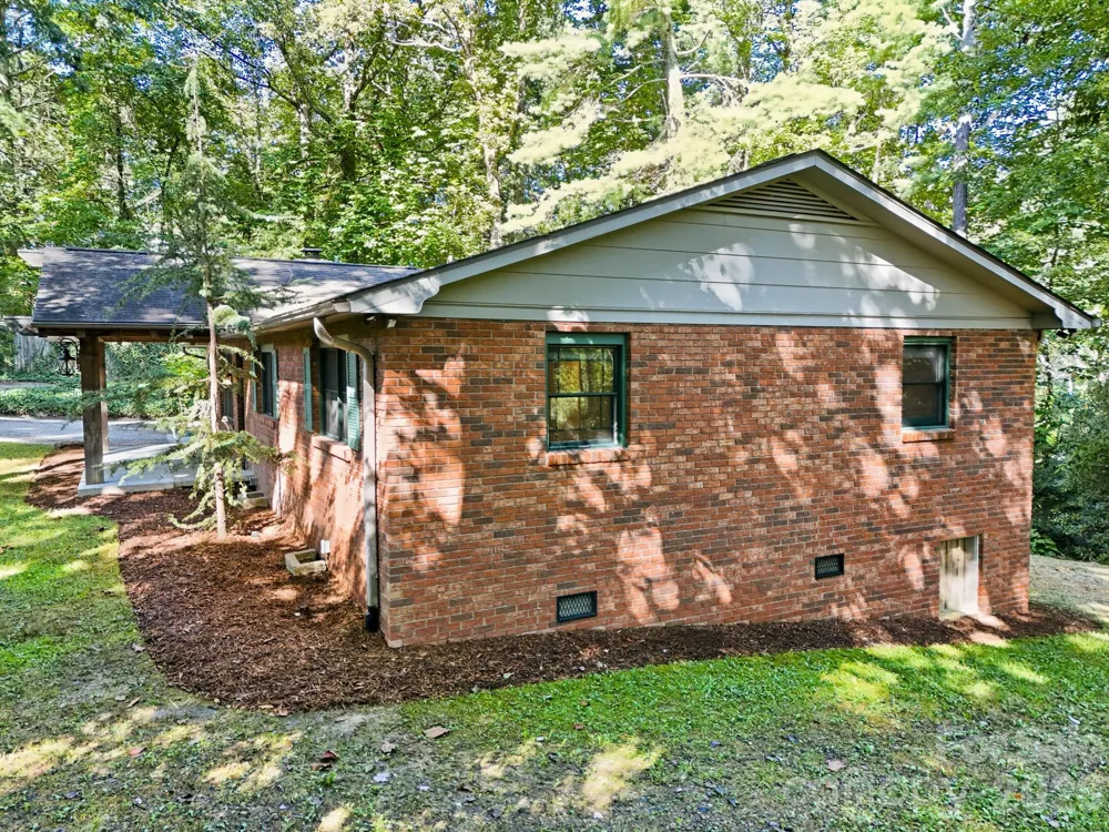 151 Ridgewood Acres Drive Hendersonville, NC 28792