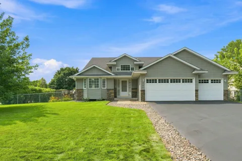 798 104th Court NE