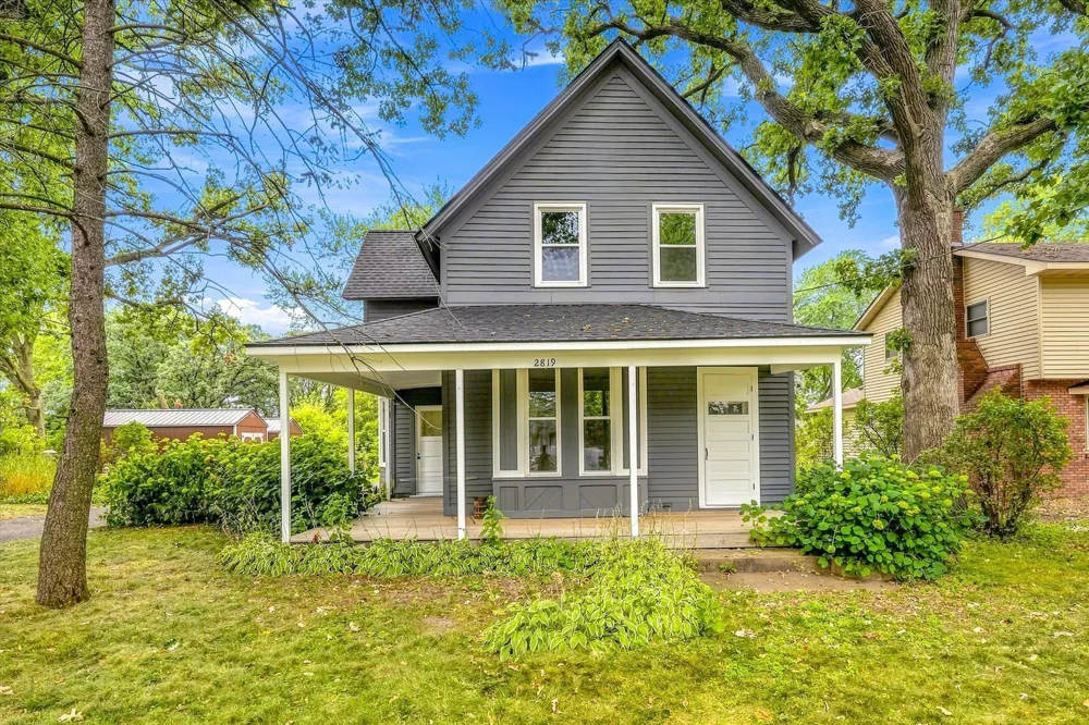 2819 Helen Street North Saint Paul, MN 55109