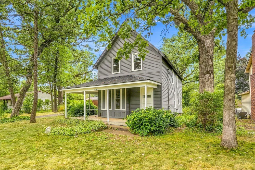 2819 Helen Street North Saint Paul, MN 55109