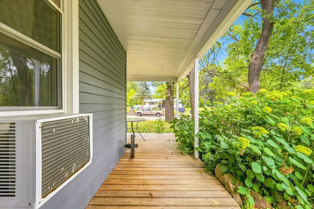 2819 Helen Street North Saint Paul, MN 55109