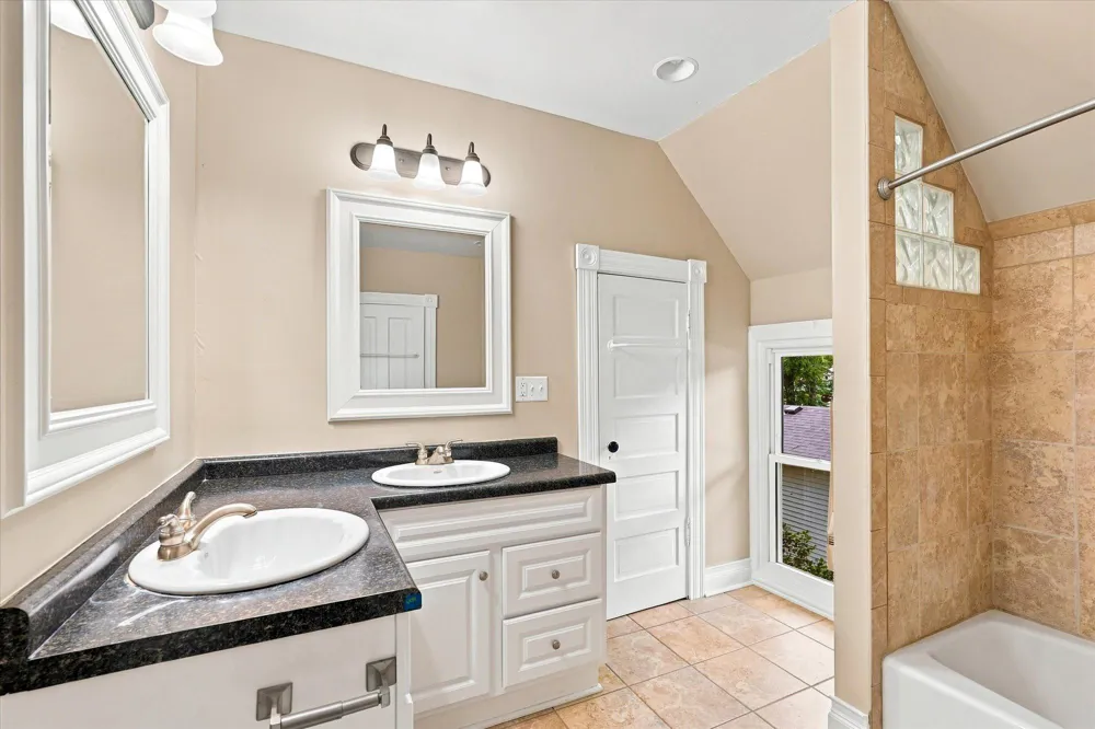 2819 Helen Street North Saint Paul, MN 55109