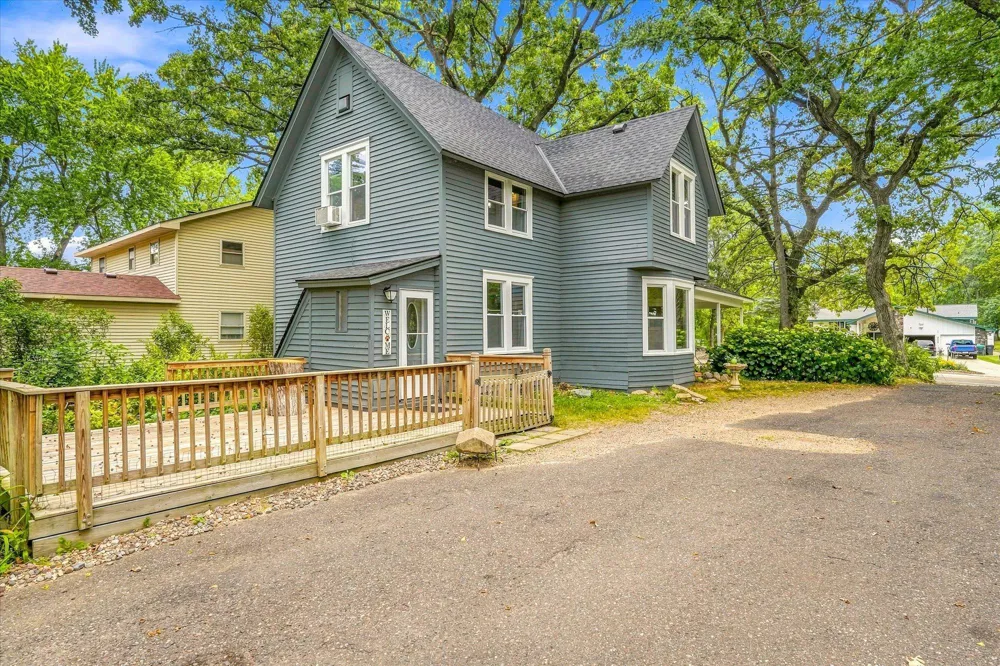 2819 Helen Street North Saint Paul, MN 55109