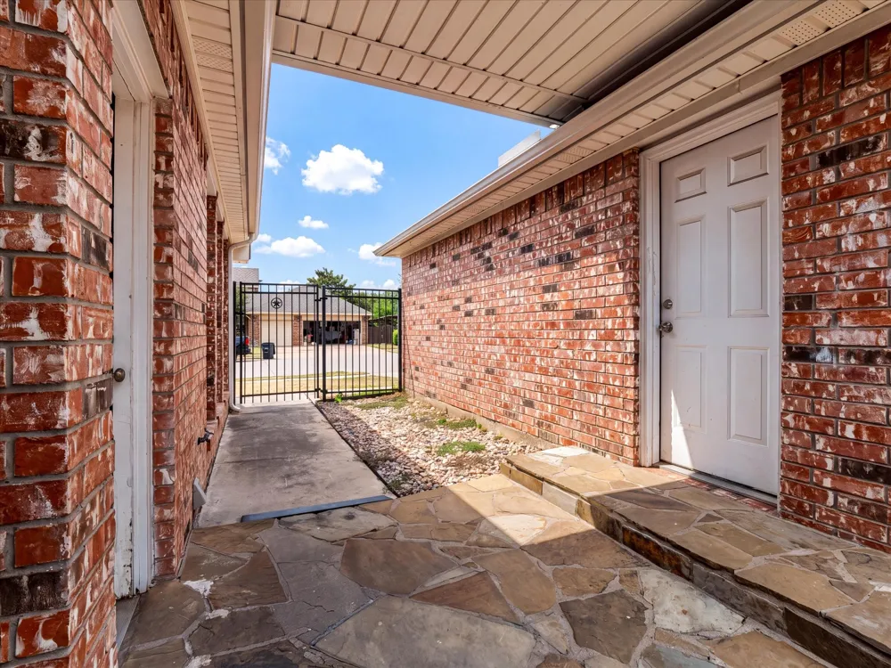 1605 Pleasant Run Keller, TX 76248