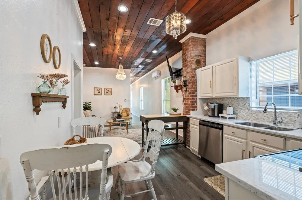 2912 Avenue N 1/2 Galveston, TX 77550