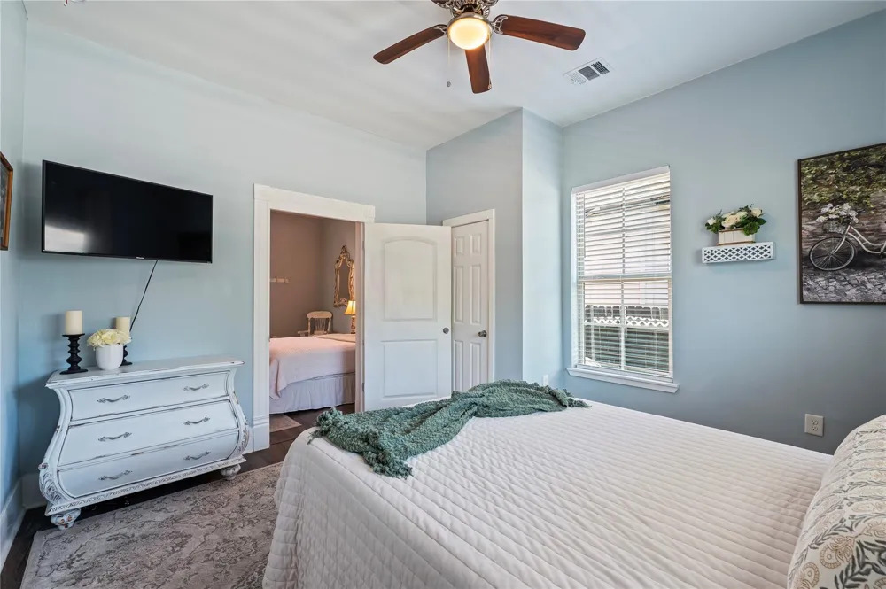 2912 Avenue N 1/2 Galveston, TX 77550