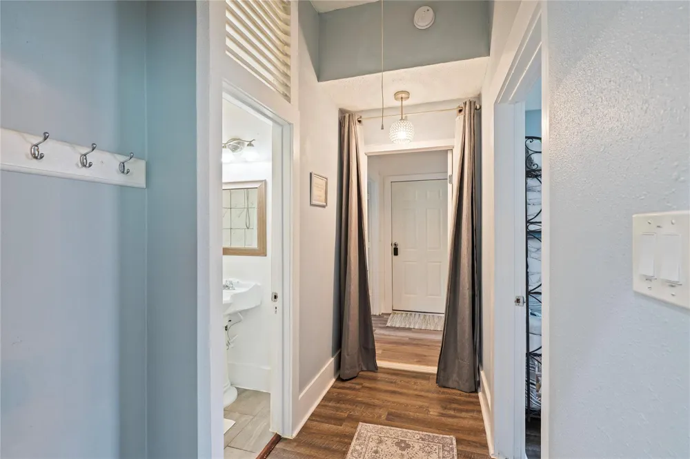 2912 Avenue N 1/2 Galveston, TX 77550