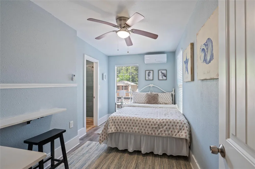 2912 Avenue N 1/2 Galveston, TX 77550