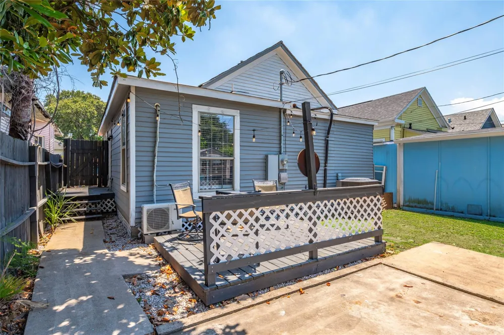 2912 Avenue N 1/2 Galveston, TX 77550