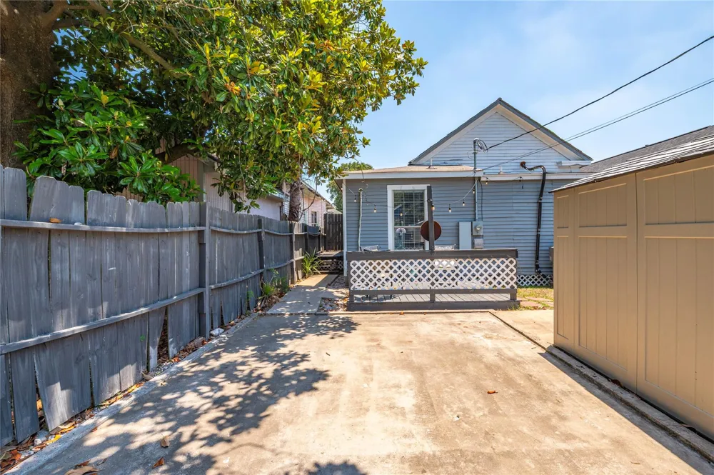 2912 Avenue N 1/2 Galveston, TX 77550